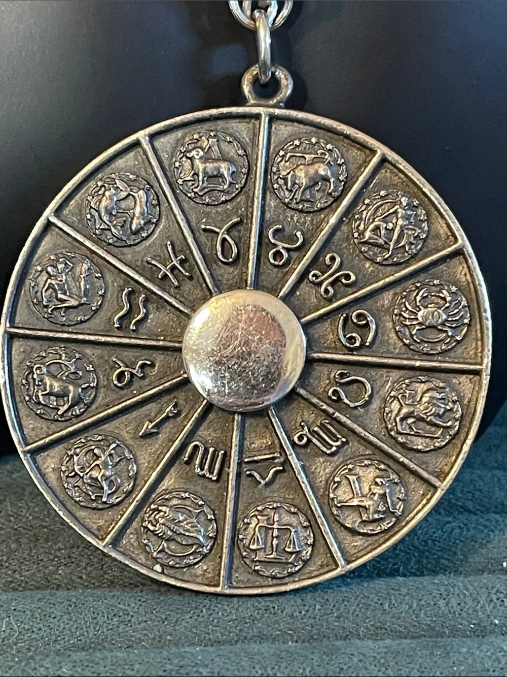Rare 1970’s Napier Zodiac Wheel Astrological Silver-Plated Medallion Necklace - Picture 3 of 8